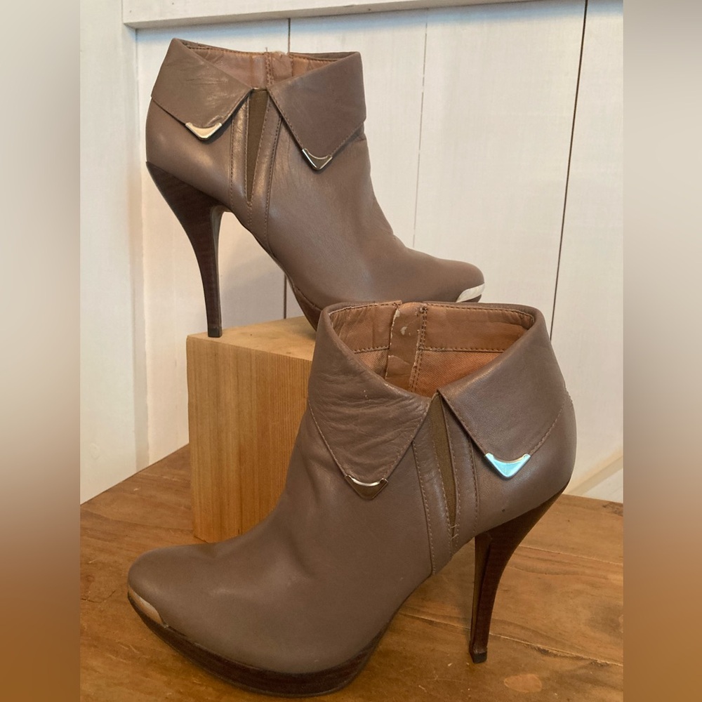 AREZZO - Brazil Elegant High Heel Ankle Boots, size 8, taupe brown in color.